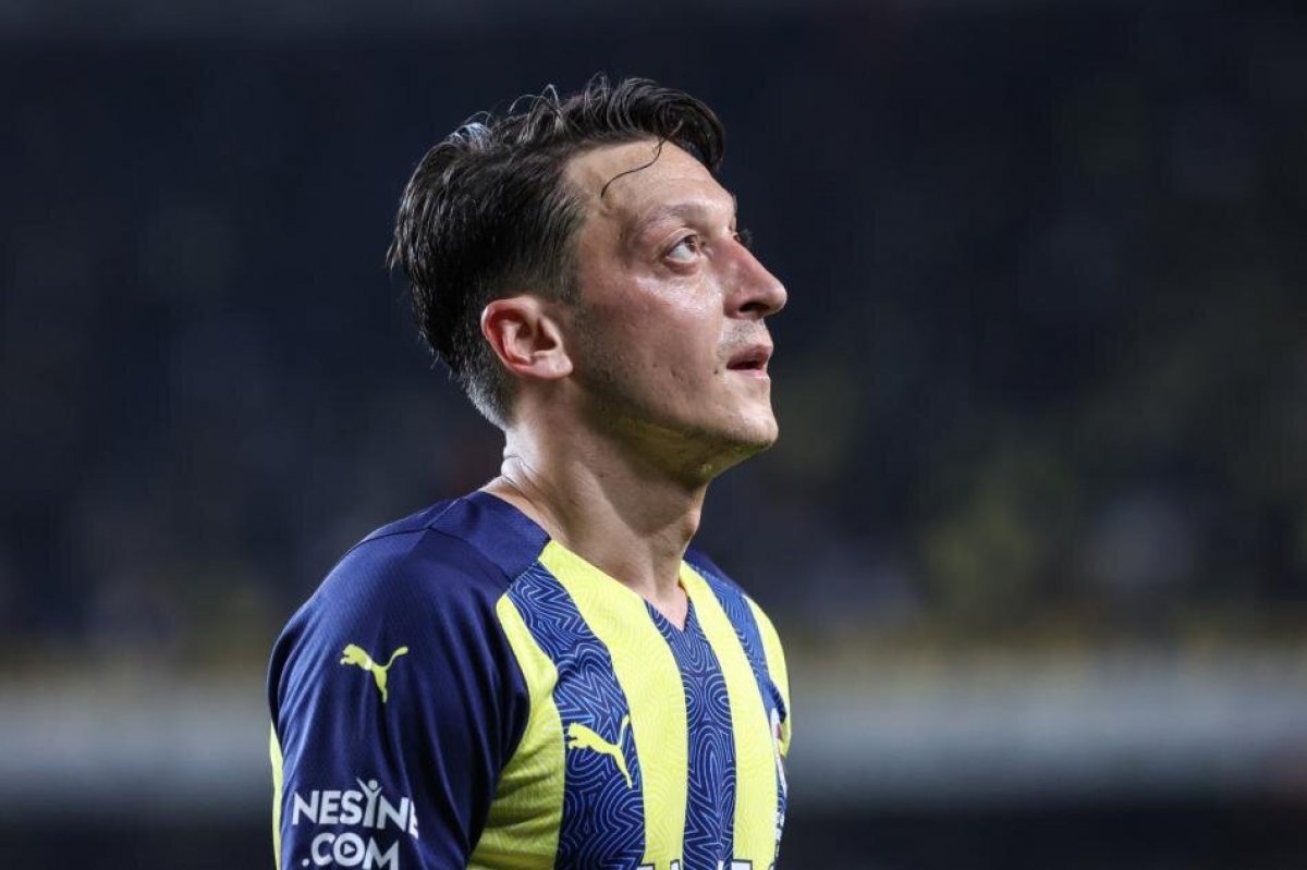 Dünya Mesut Özil'i konuşuyor
