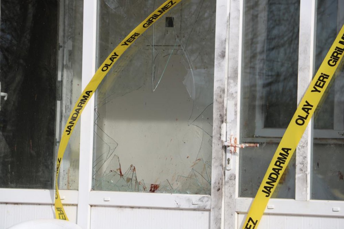 Edirne'de bir aileyi katlettiğini inkar eden şahsın, olay yerinde takma dişi bulundu