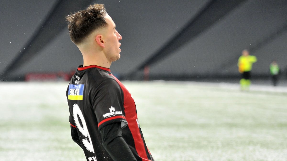 Emre Mor'dan hat-trick