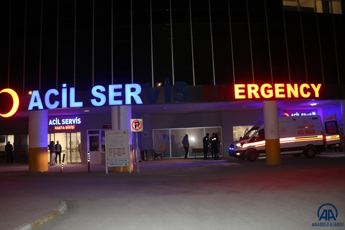 Erzincan'da yolcu otobüsü devrildi: 1 ölü 32 yaralı