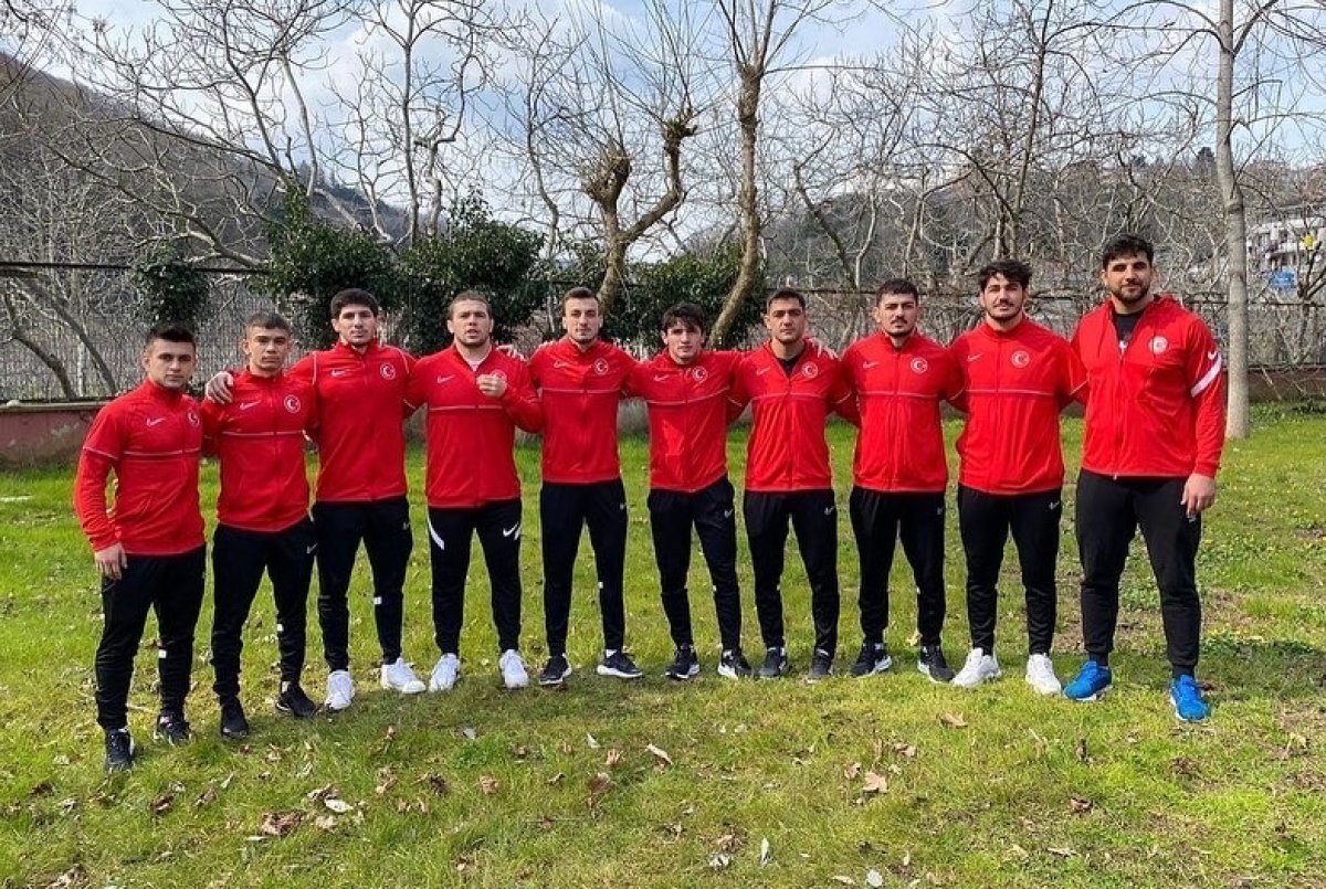 Genç güreşçi Emre Mutlu Avrupa Şampiyonu