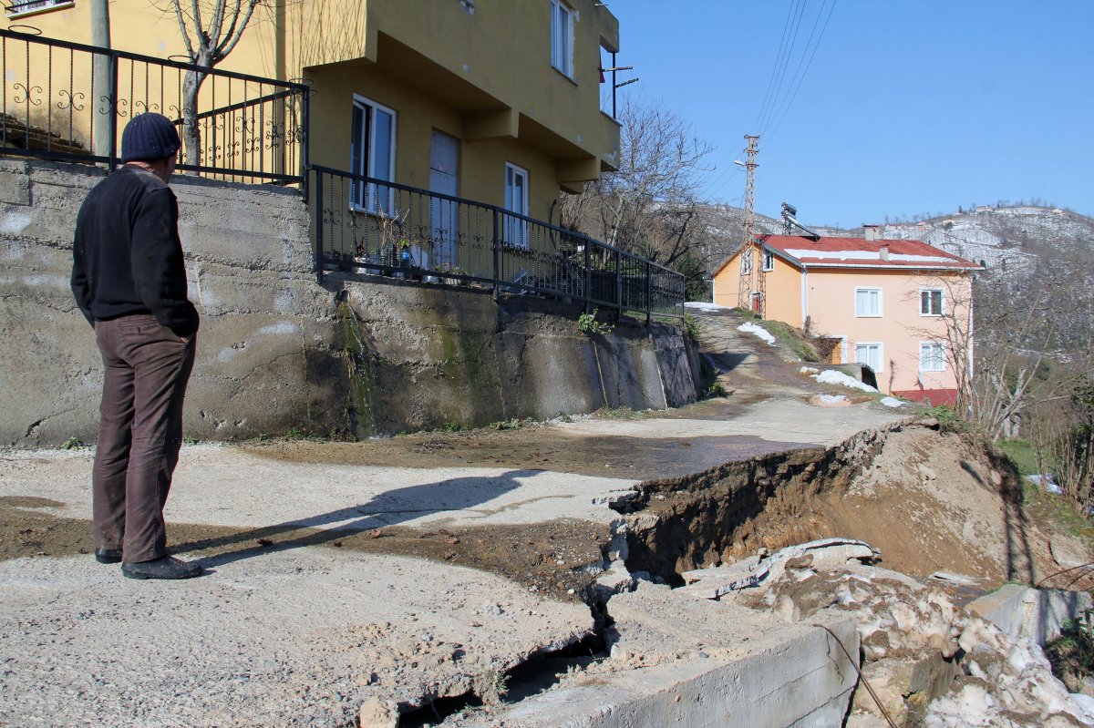 Giresun’da heyelan: Evler yıkıldı, yollar zarar gördü