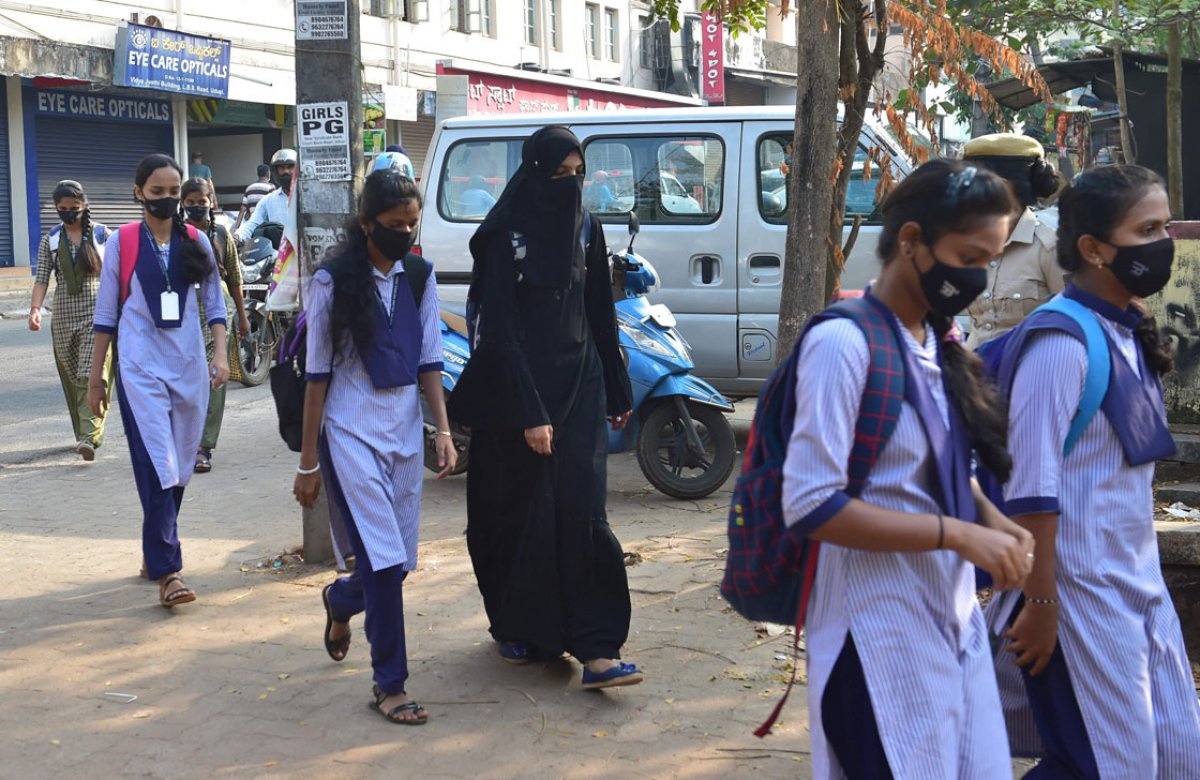 Hindistan'da başörtüsü yasağı onaylandı