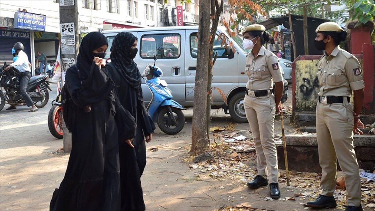 Hindistan'da başörtüsü yasağı onaylandı