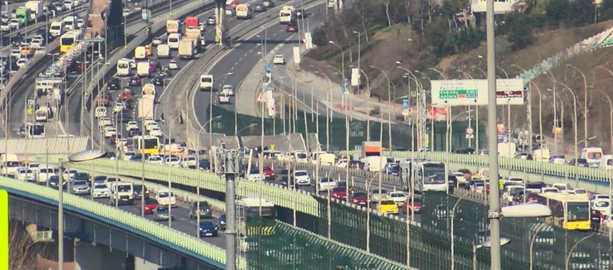 İstanbul'da trafik yüzünden hasar alan araç sayısı 1 yılda 247 bin 415 e yükseldi.