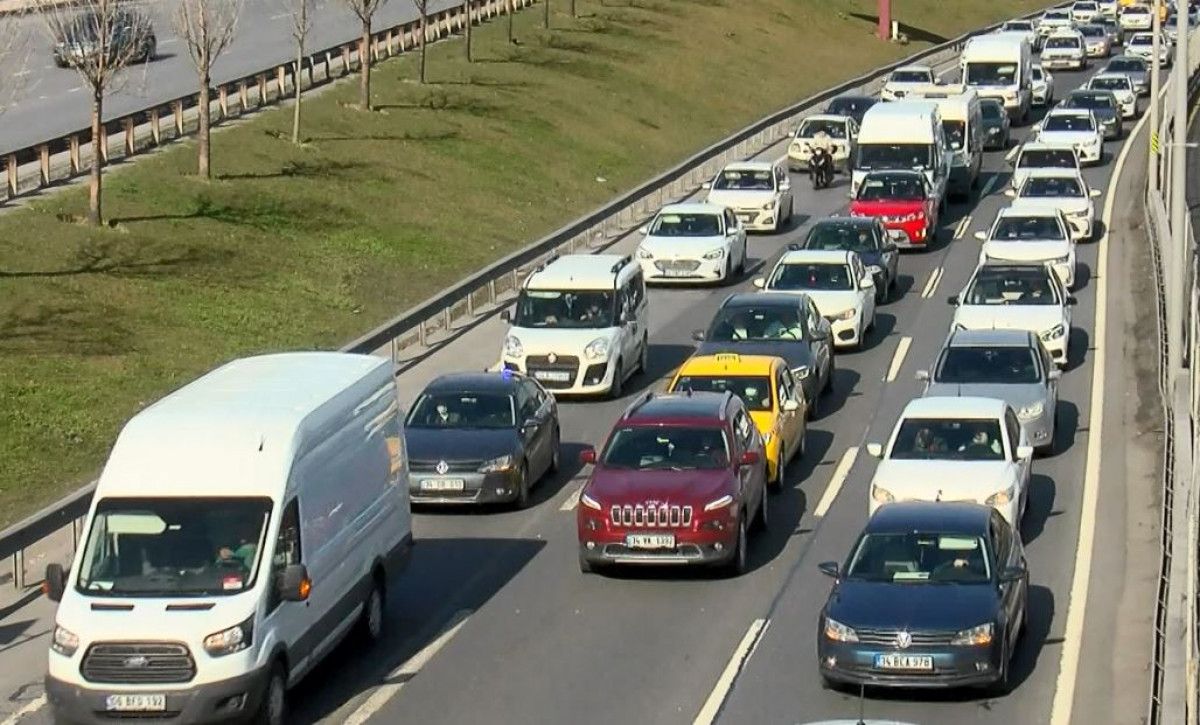 İstanbul'da trafik yüzünden hasar alan araç sayısı 1 yılda 247 bin 415 e yükseldi.