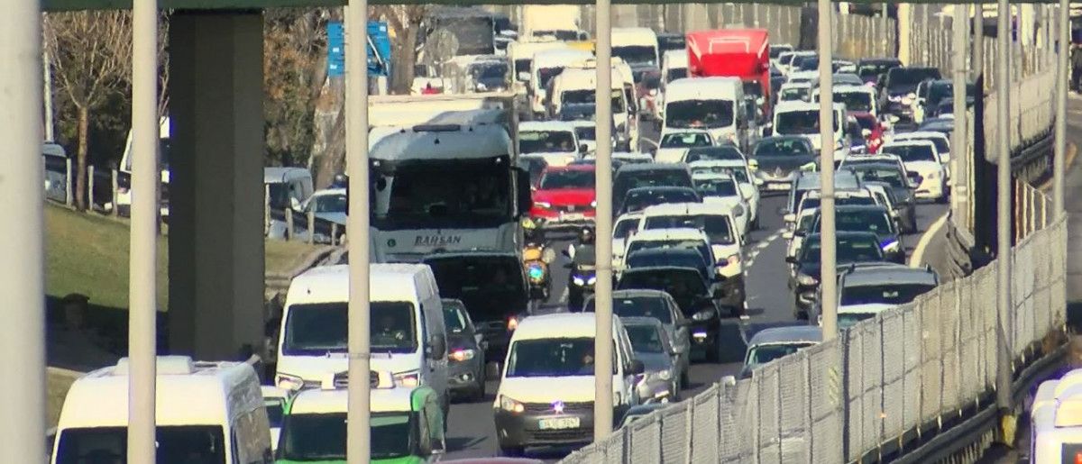 İstanbul'da trafik yüzünden hasar alan araç sayısı 1 yılda 247 bin 415 e yükseldi.