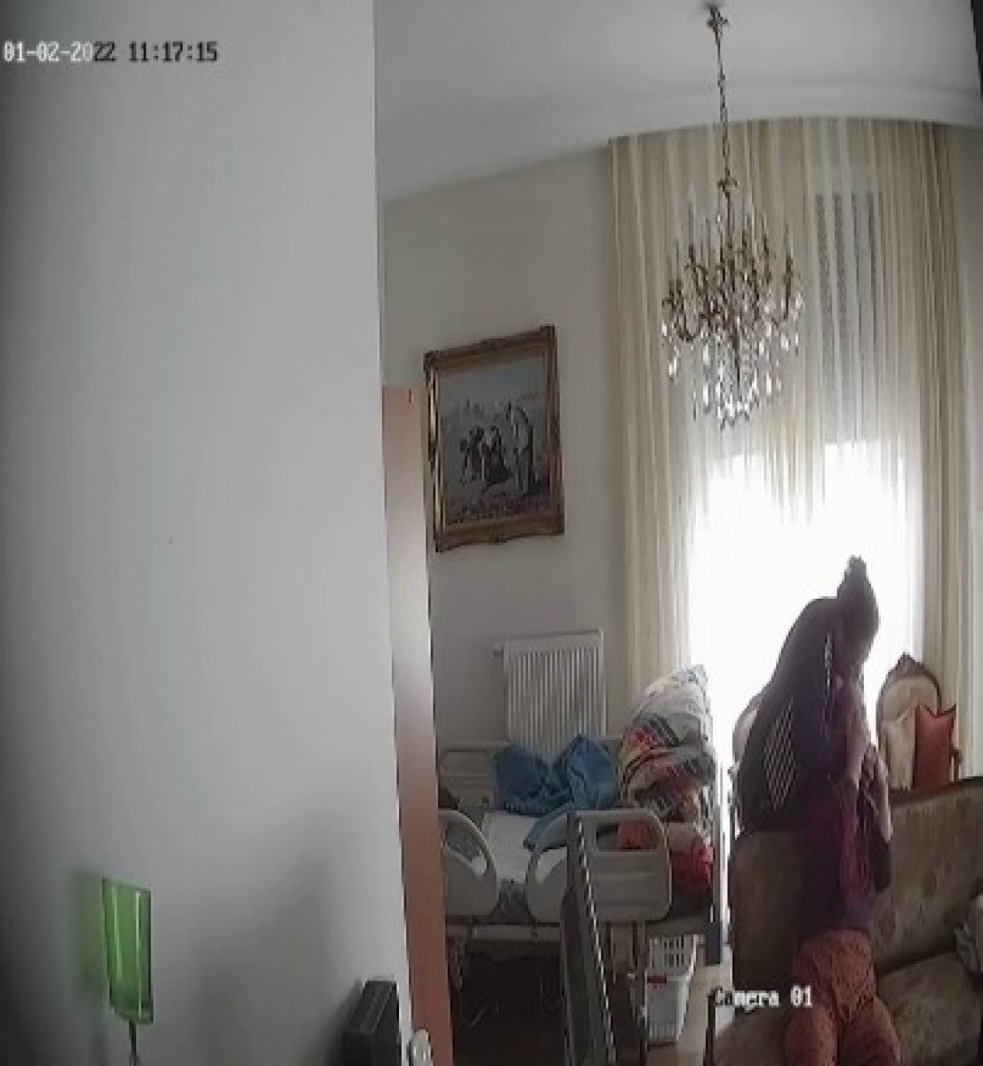 Kadıköy’de Alzheimer hastası yaşlı kadına bakıcı şiddeti