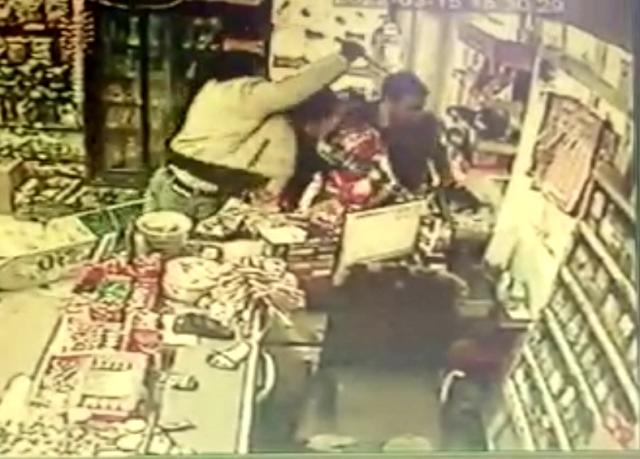 Kargo ücretini ödemek istemedi bıçaklandı! Hayati tehlikesi sürüyor