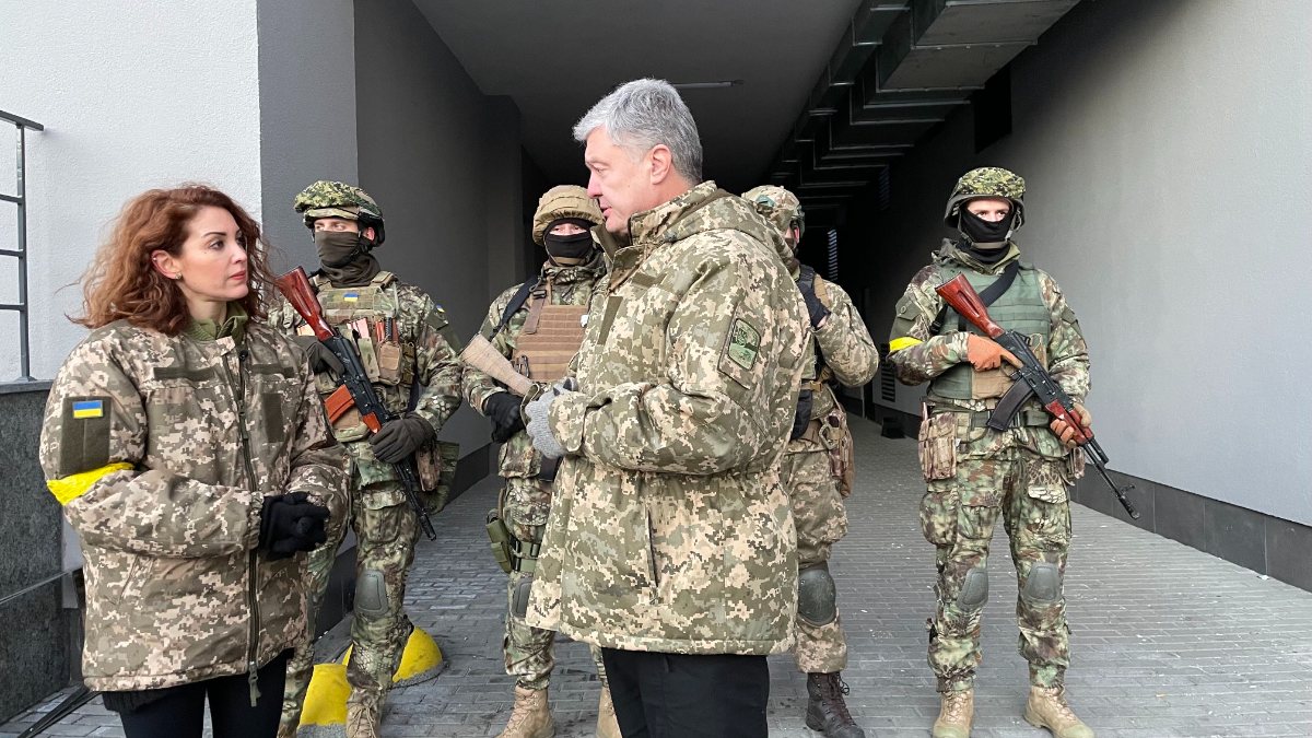 Kiev&#039;e giden Nagehan Alçı&#039;dan askeri üniforma eleştirilerine yanıt