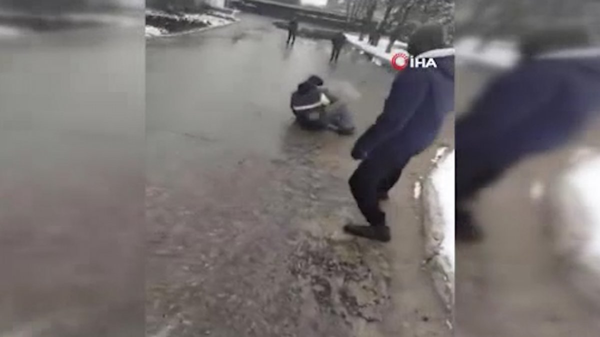 Luhanks Bölgesi'nde Rus askerlerinden kendilerini protesto eden sivillere ateş
