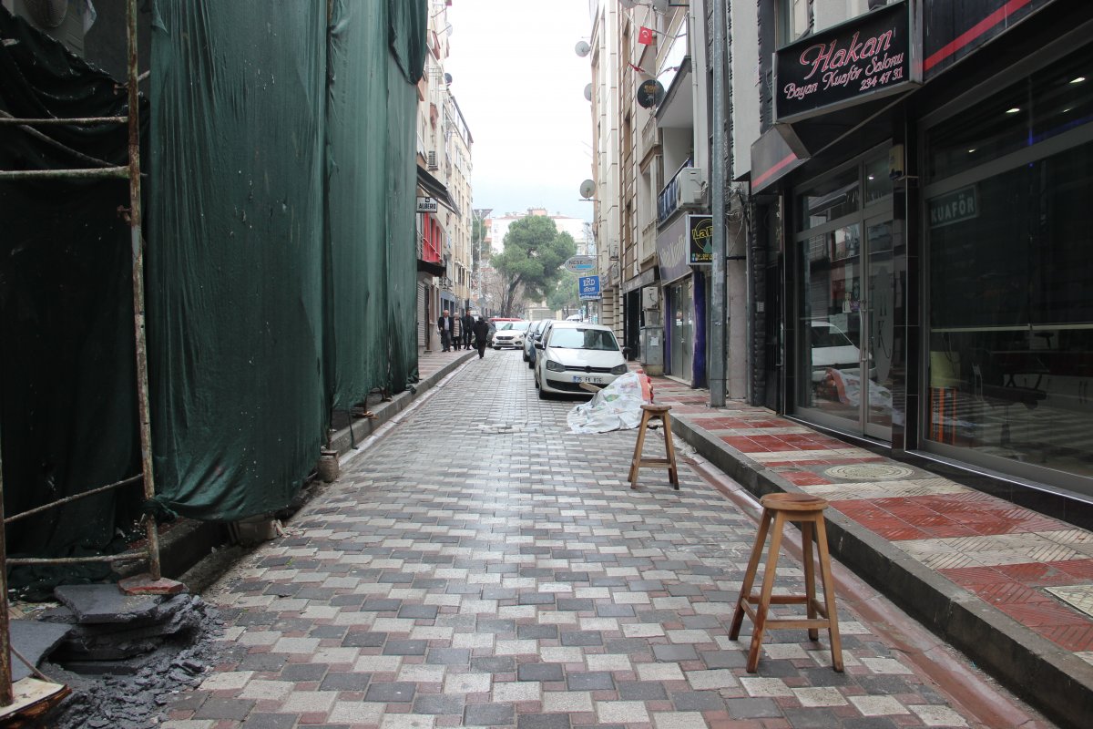 Manisa'da güldüren hırsızlık anı kameralara yansıdı