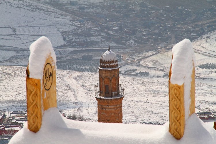 Mardin’de kartpostallık kar manzaraları