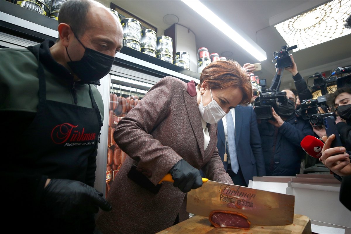 Meral Akşener, Kasyeri'de pastırma doğradı