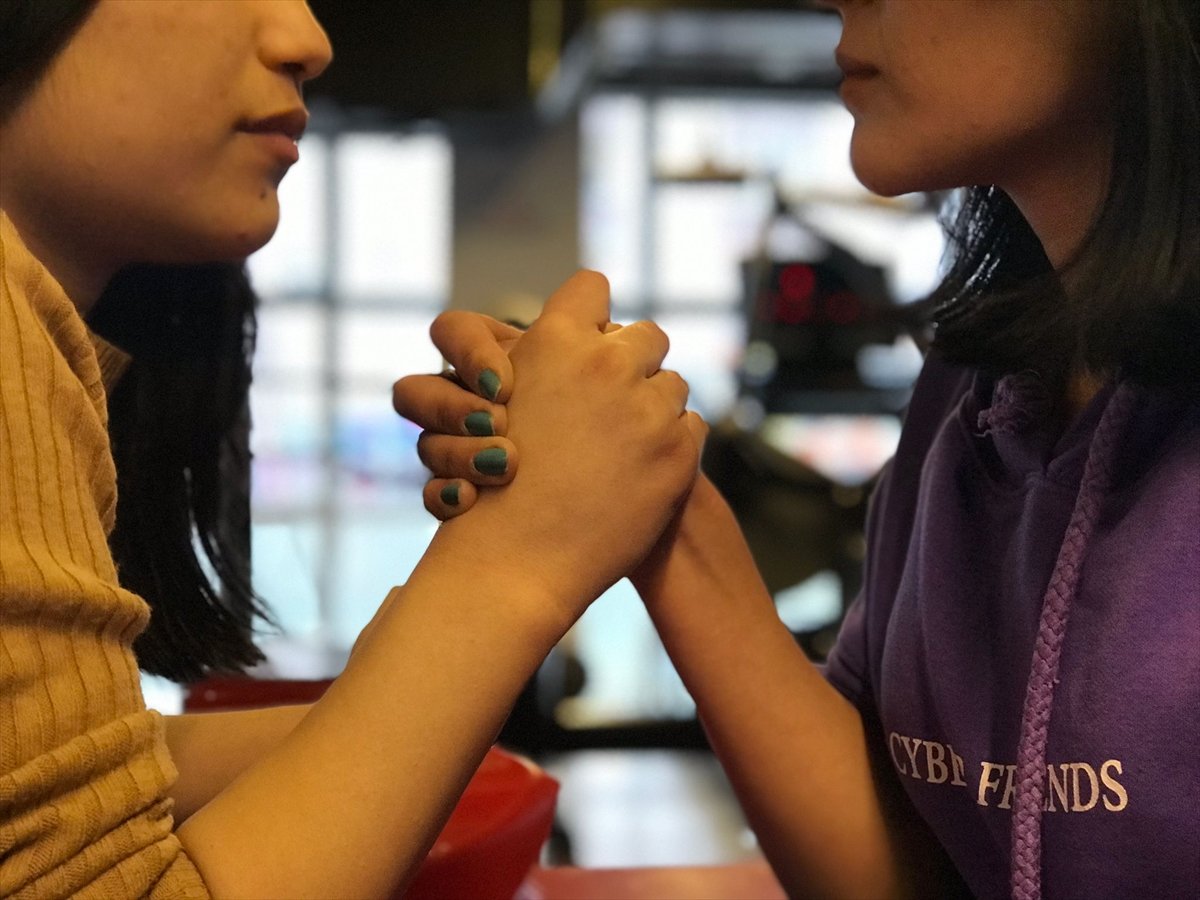 Mersin'de genç bilek güreşçiler milli forma için ter döküyor