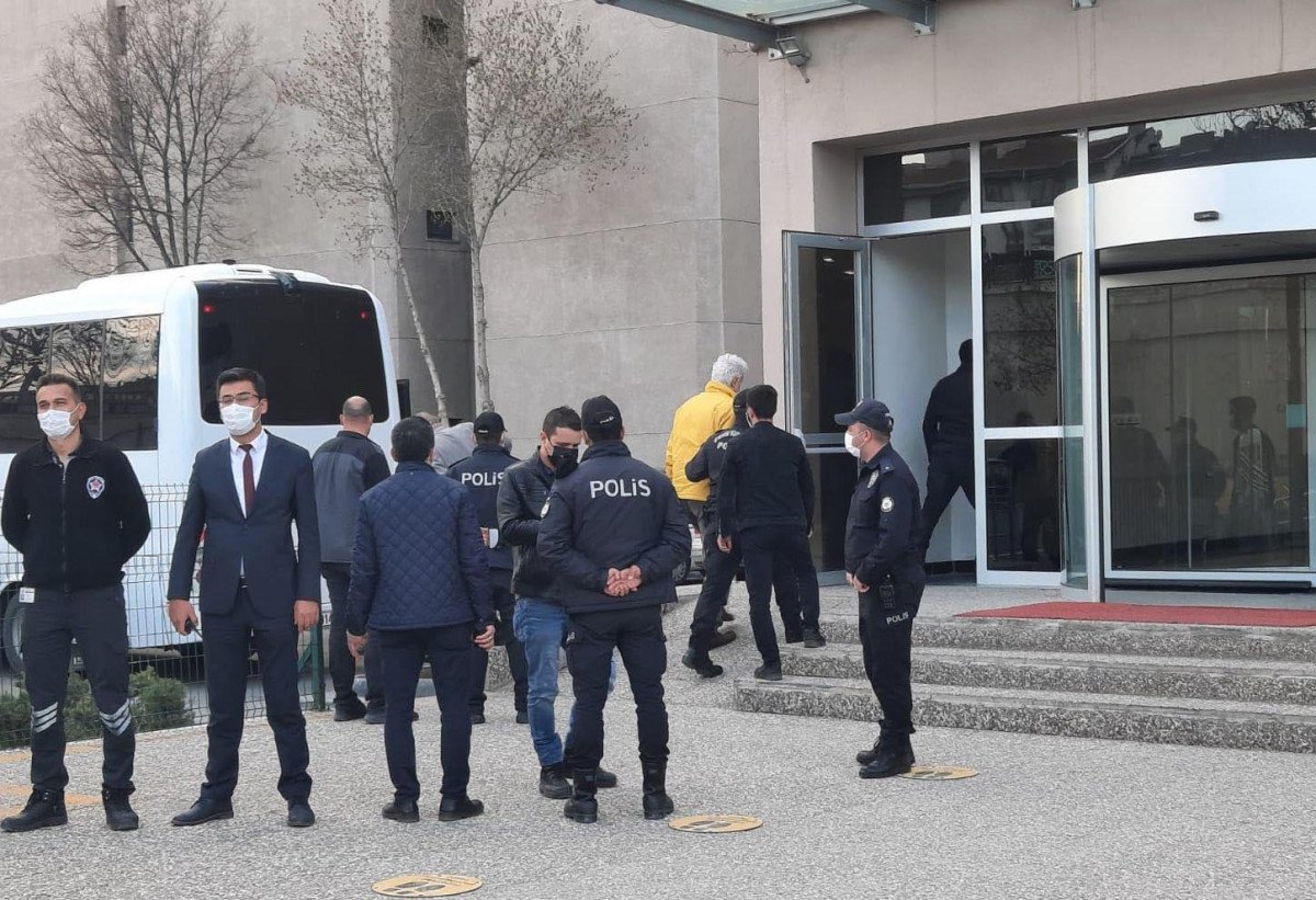Emekli amiraller hakim karşısında