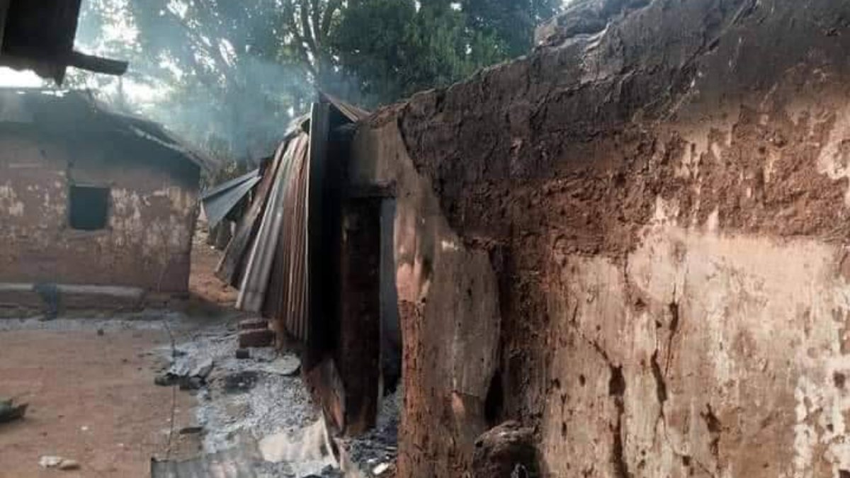 Nijerya'da 34 kişinin öldüğü saldırıda sokağa çıkma yasağı ilan edildi