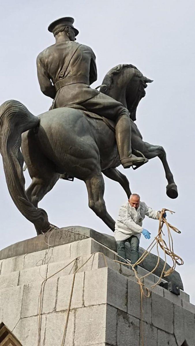 Onur Anıtı'na saldıran kuzenlere 'alt sınırdan uzaklaştırılarak' ceza talebi