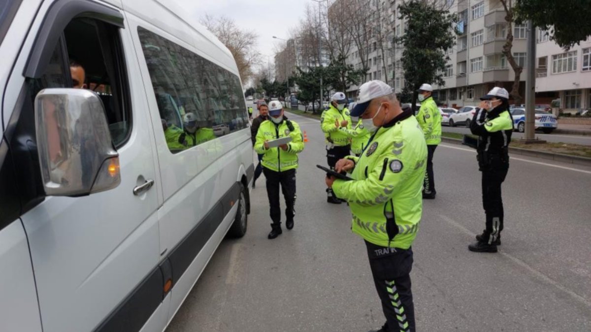 Samsun&#039;da 25 okul servis aracı trafikten men edildi