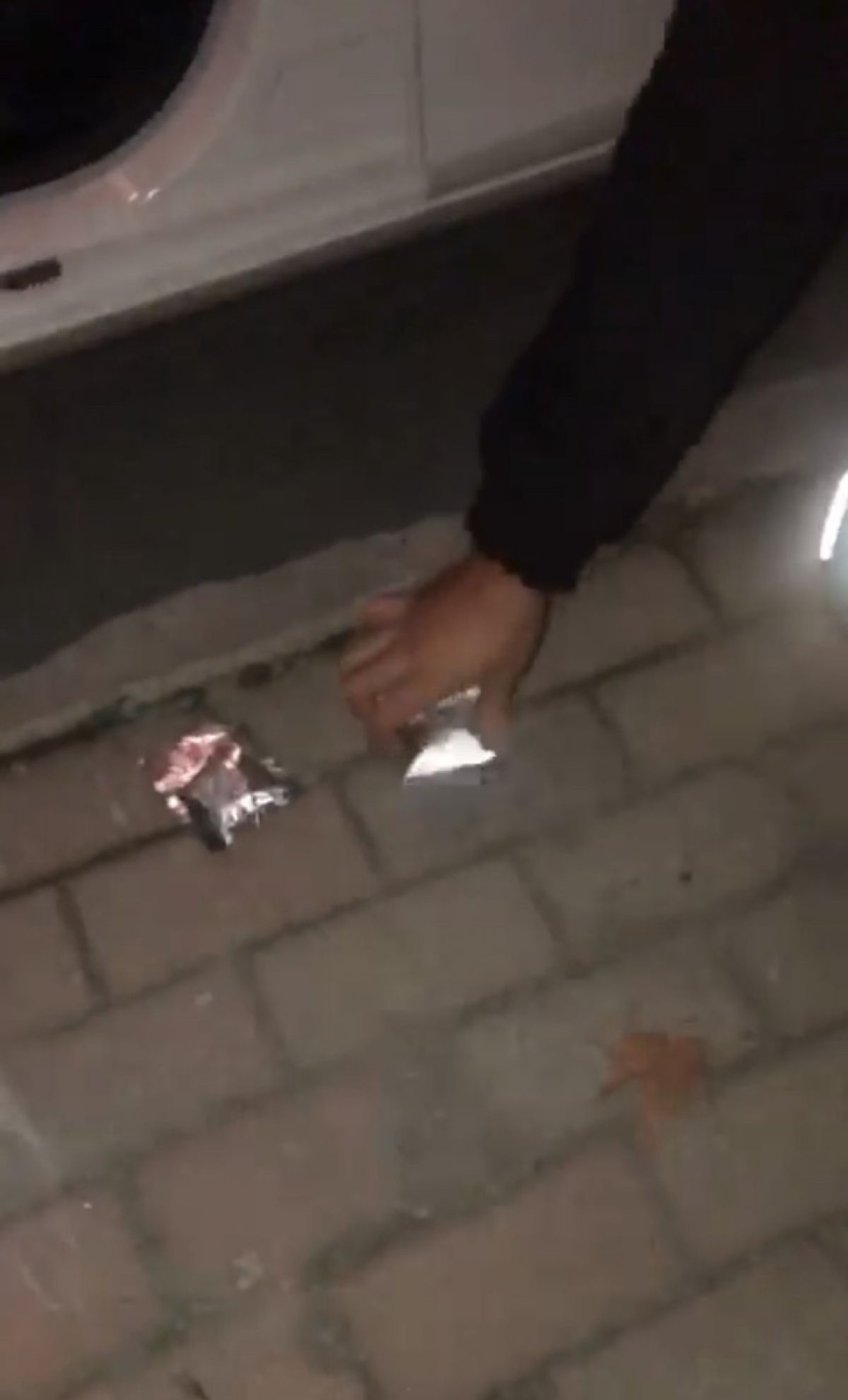 Sarıyer'de arama yapılan otomobilde uyuşturucu zulaları bulundu