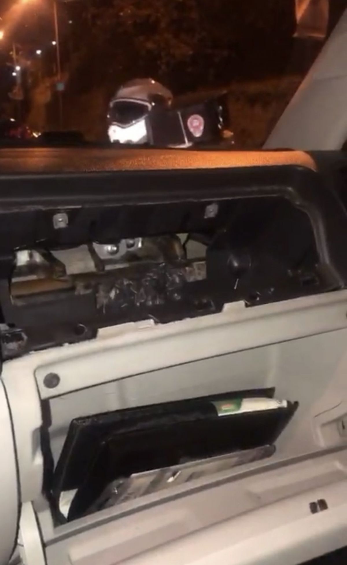 Sarıyer'de arama yapılan otomobilde uyuşturucu zulaları bulundu