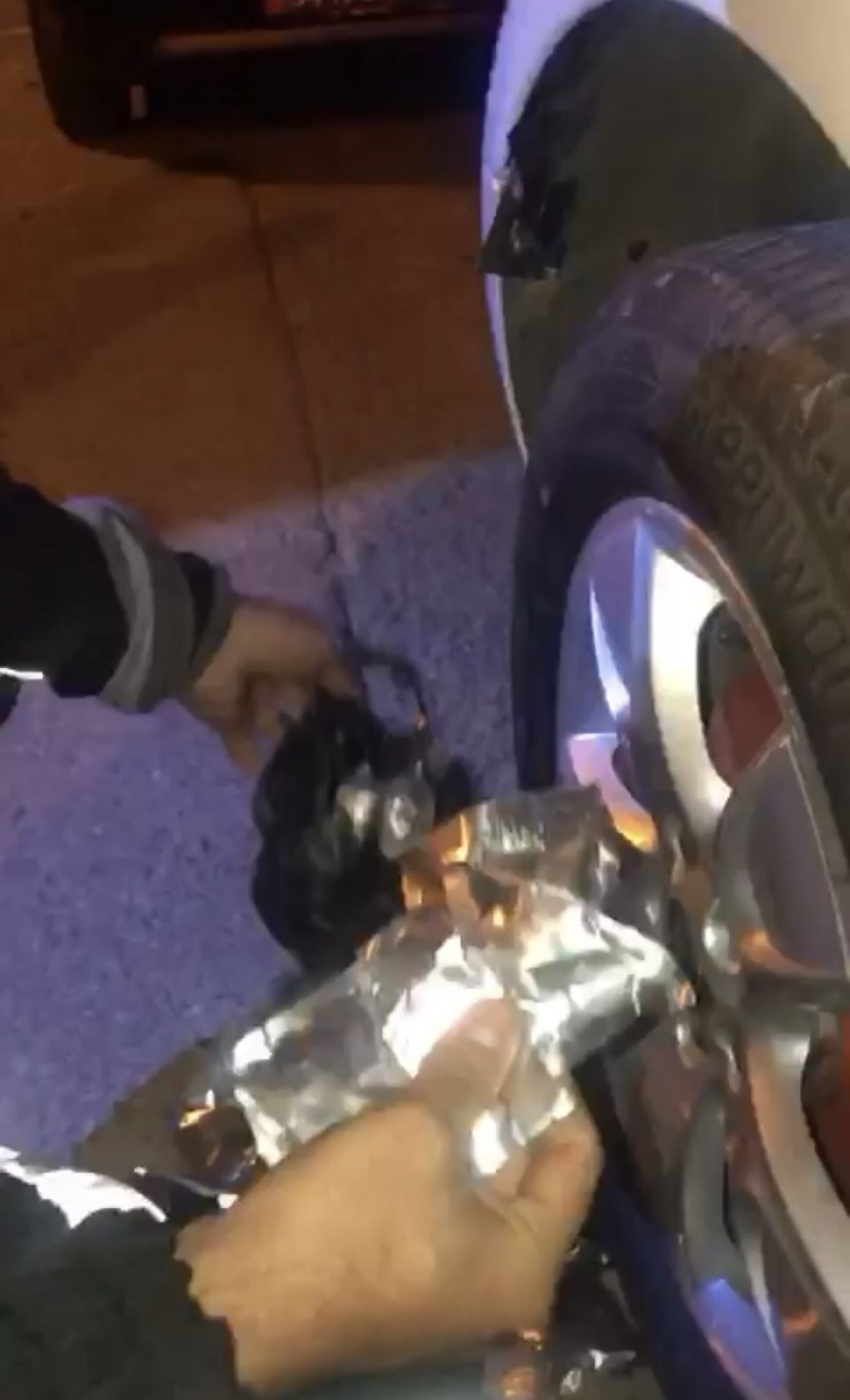 Sarıyer'de arama yapılan otomobilde uyuşturucu zulaları bulundu