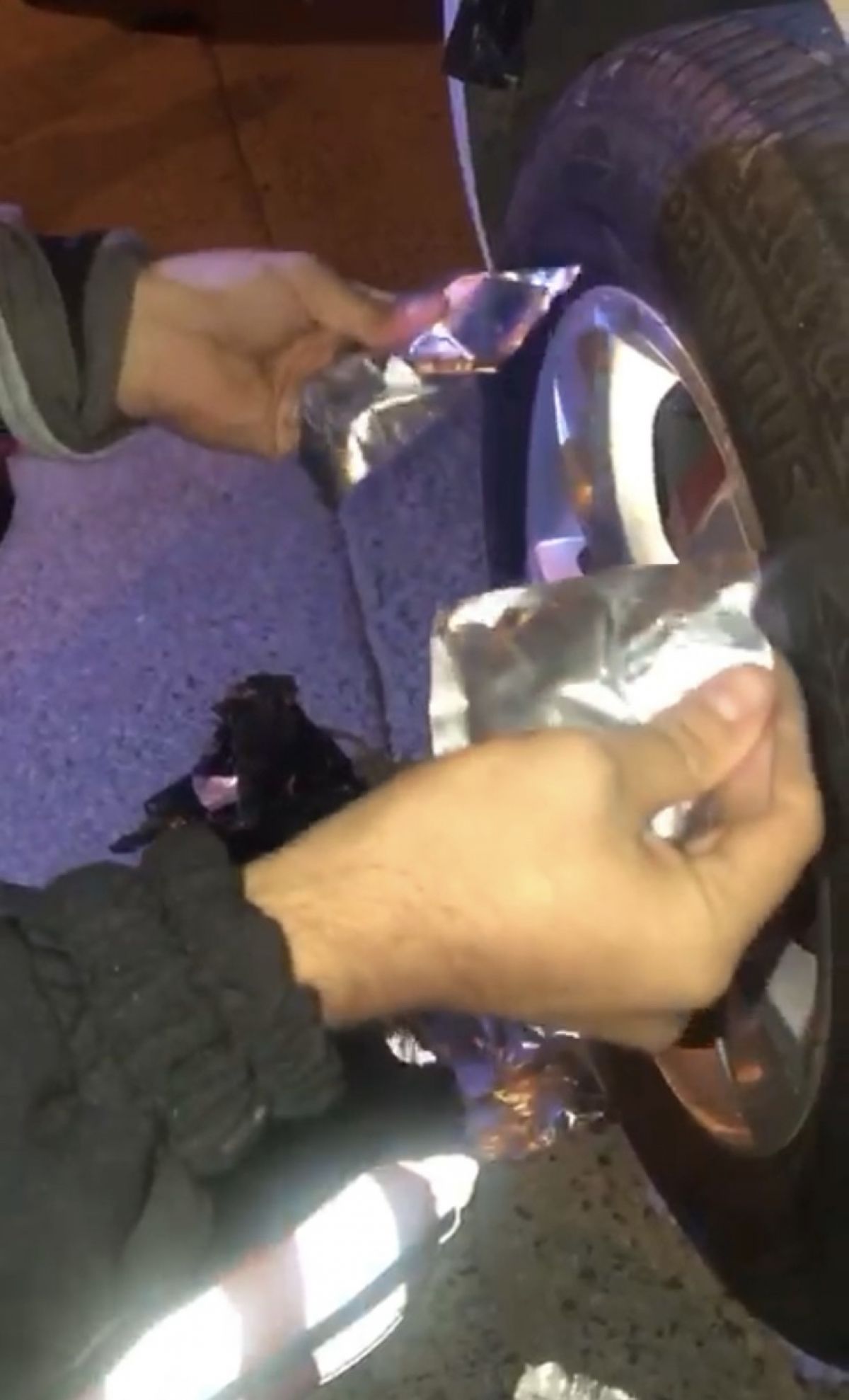 Sarıyer'de arama yapılan otomobilde uyuşturucu zulaları bulundu