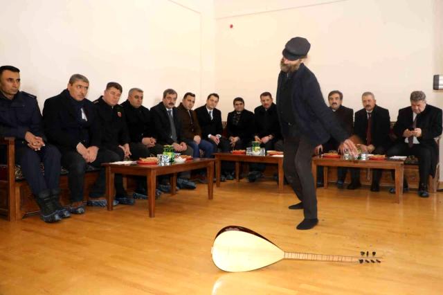 Son dakika haberleri... Ünli halk ozanı Aşık Veysel kabri başında anıldı