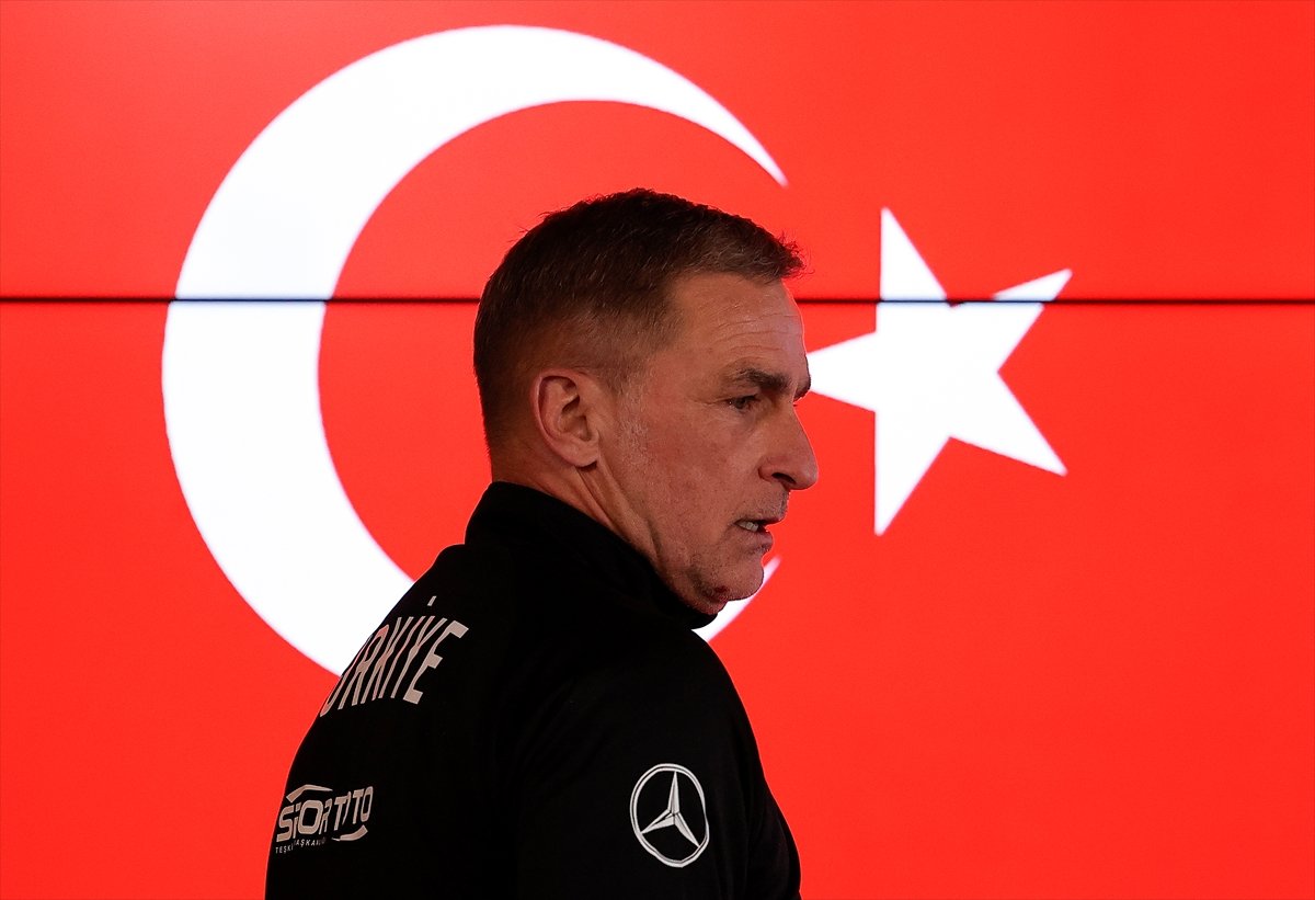 Stefan Kuntz: Harika oyuncularımızla sahada aktif olacağız