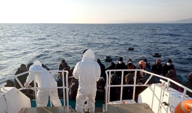 Balıkesir açıklarında, geri itilen 35 kaçak göçmen kurtarıldı