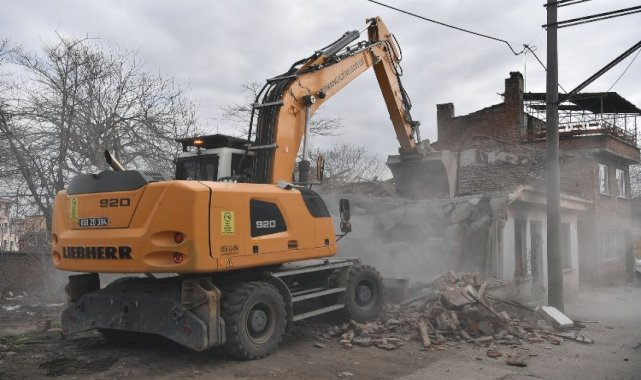 Bursa Osmangazi Tayakadın metruk binalardan temizleniyor