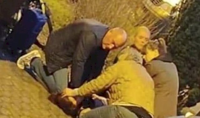 Danimarka'da sınır dışı edilen 2 çocuklu İranlı anneye şiddet görüntülendi