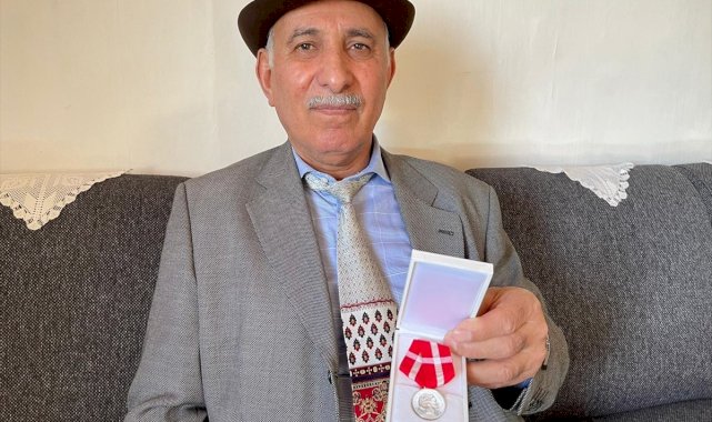Danimarka'daki Türk vatandaşına kraliyet madalyası verildi