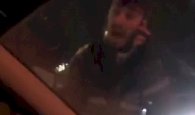 Denizli'de motokurye, taksici yumruklayıp aracına demir sopayla saldırdı