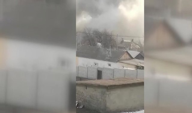 Mariupol'deki fabrikalara ve limana yönelik Rus bombardımanı kameraya yansıdı