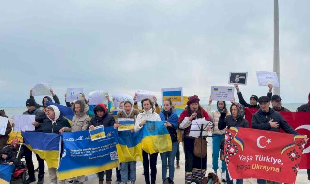Mersin'de yaşayan Ukraynalı vatandaşlardan Rusya saldırısına protesto