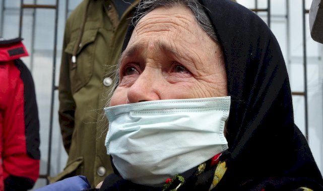 Ordu'daki heyelanda evi yıkılan yaşlı kadın gözyaşlarına boğuldu