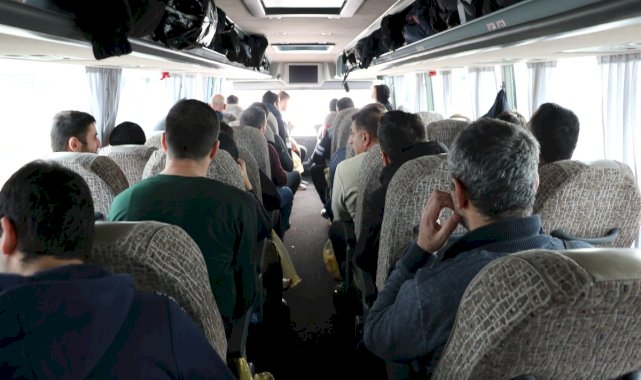 Ukrayna'da yaşayan Azerbaycanlılar Türkiye'ye giriş yaptı