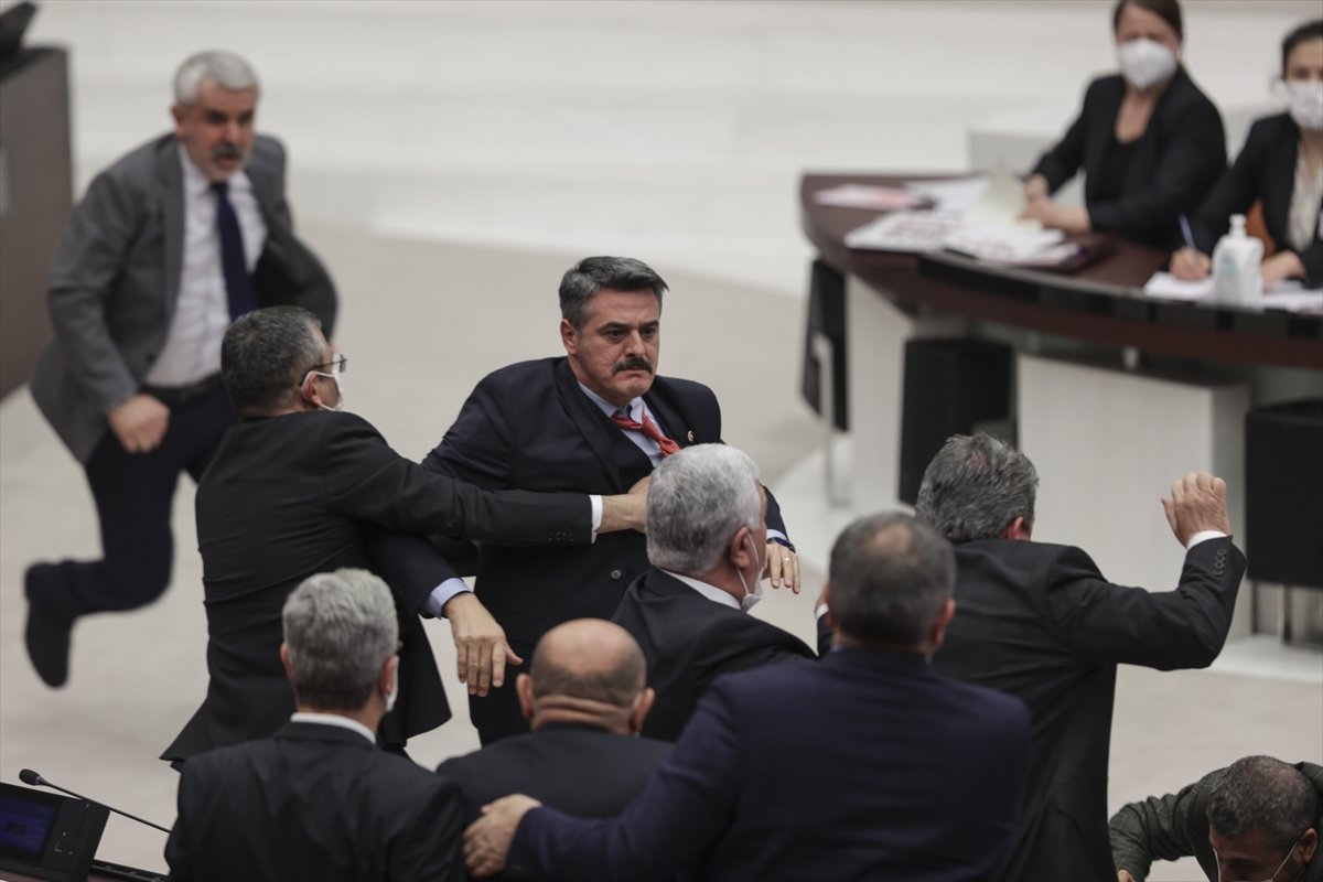 TBMM Genel Kurulu’nda kavga çıktı