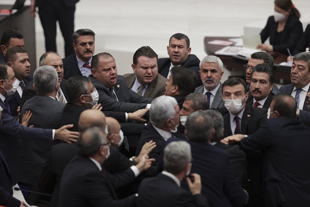 TBMM Genel Kurulu’nda kavga çıktı