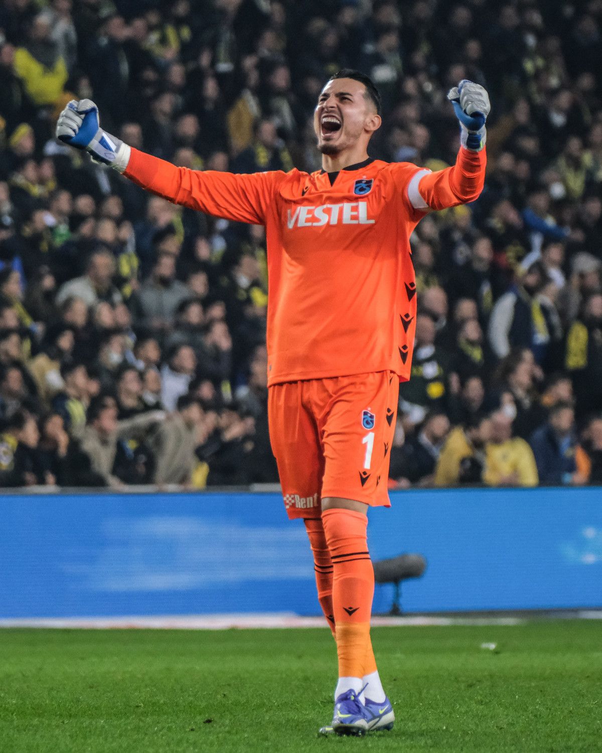 Trabzonspor'un kaptanı Uğurcan Çakır, Avrupa'nın zirvesinde