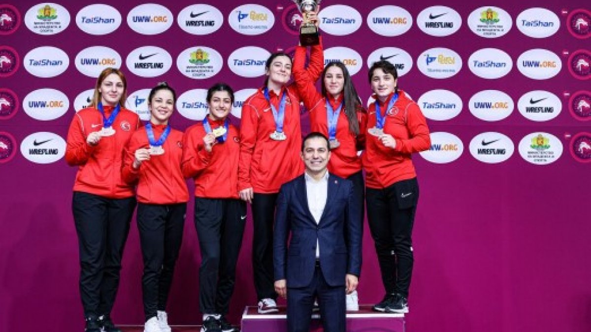 U23 Avrupa Güreş Şampiyonası'nda Türkiye, kadınlarda ilk kez Avrupa şampiyonu