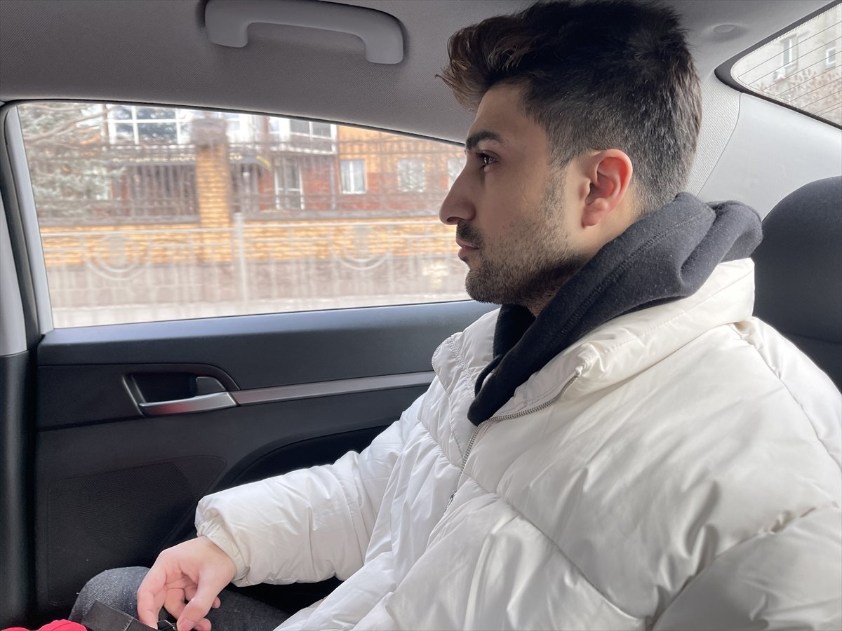 Ukrayna'da muhabirler, sığınakta mahsur kalan öğrenciyi kurtardı