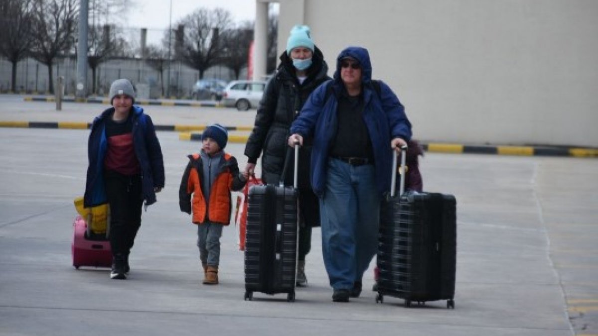 Ukrayna'dan kaçan aile, Bulgaristan'dan Türkiye'ye yürüyerek geldi