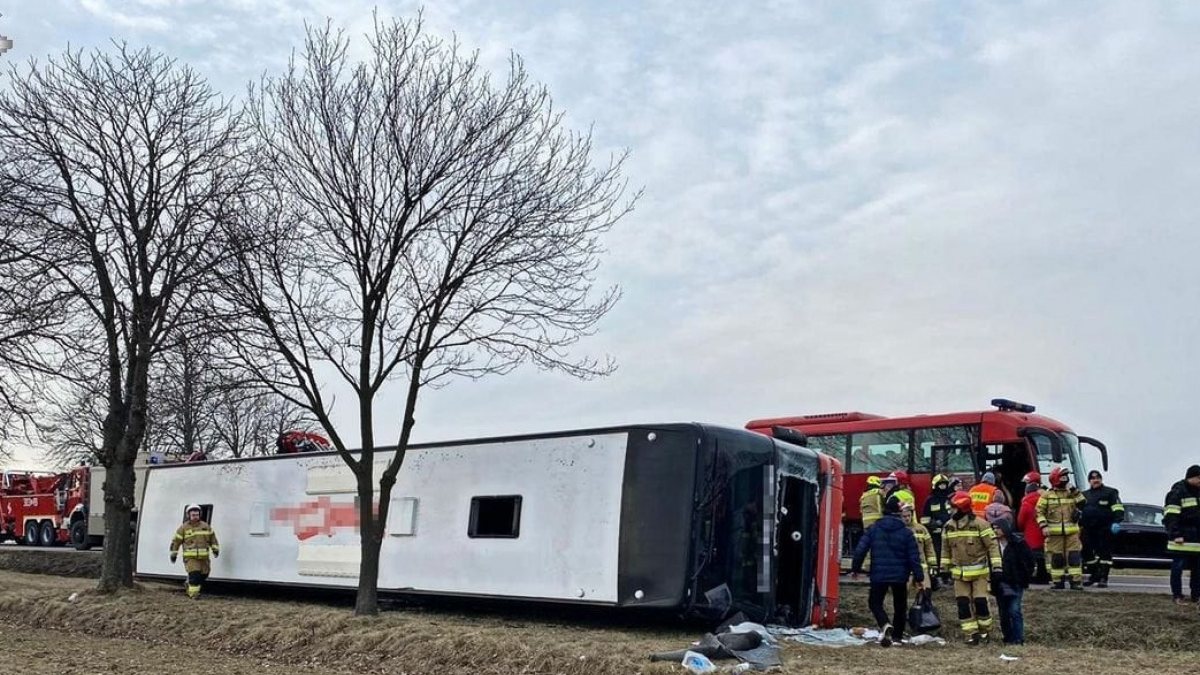 Ukraynalı mültecileri taşıyan otobüs, Polonya’da kaza yaptı