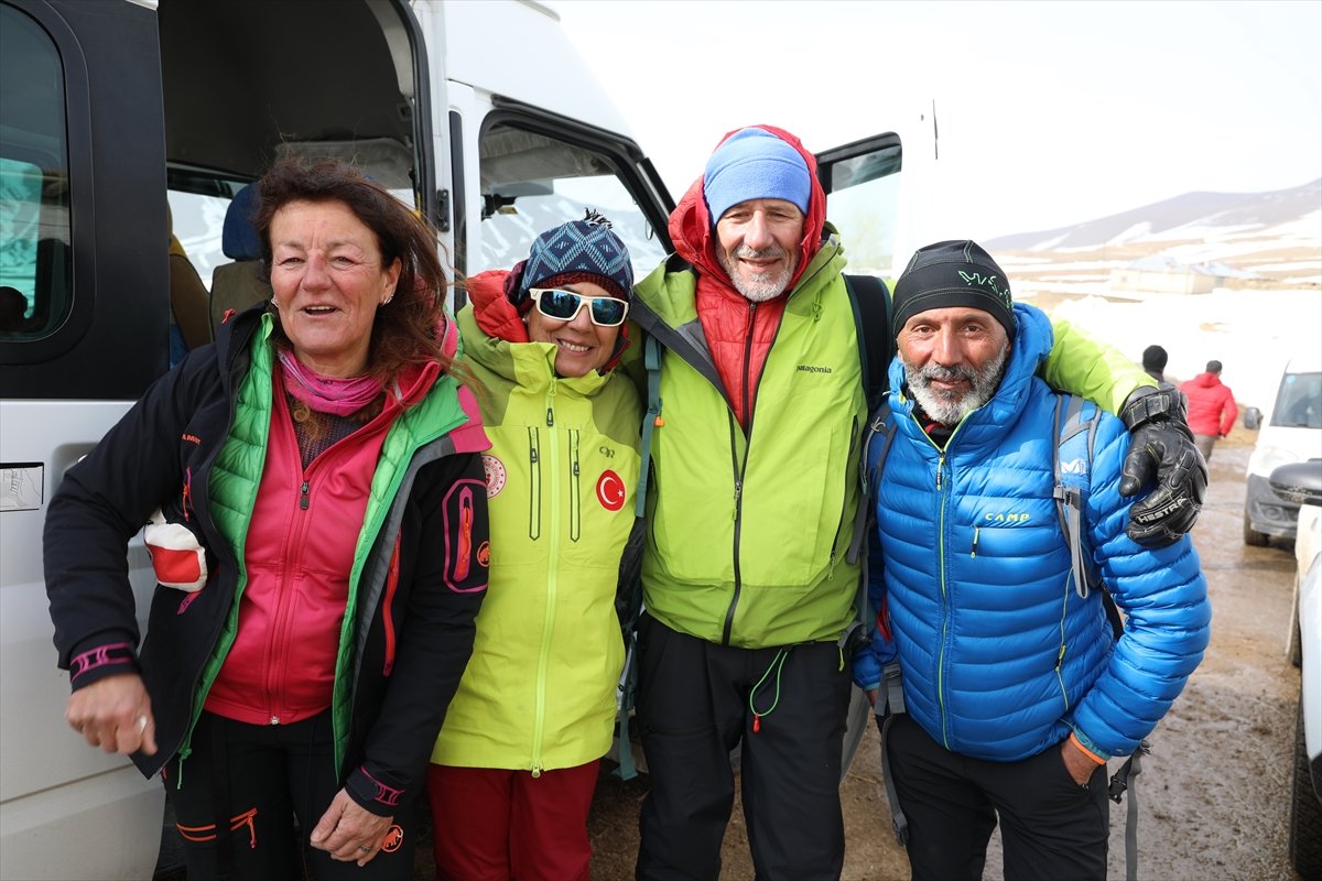 Van'da kayak yapan İtalyan ekibin 4 üyesi çığ altında kaldı