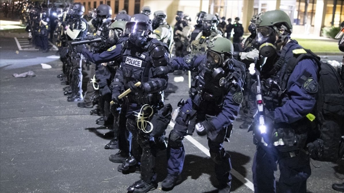 ABD'de George Floyd soruşturması: Minneapolis polisi ırkçı bulundu