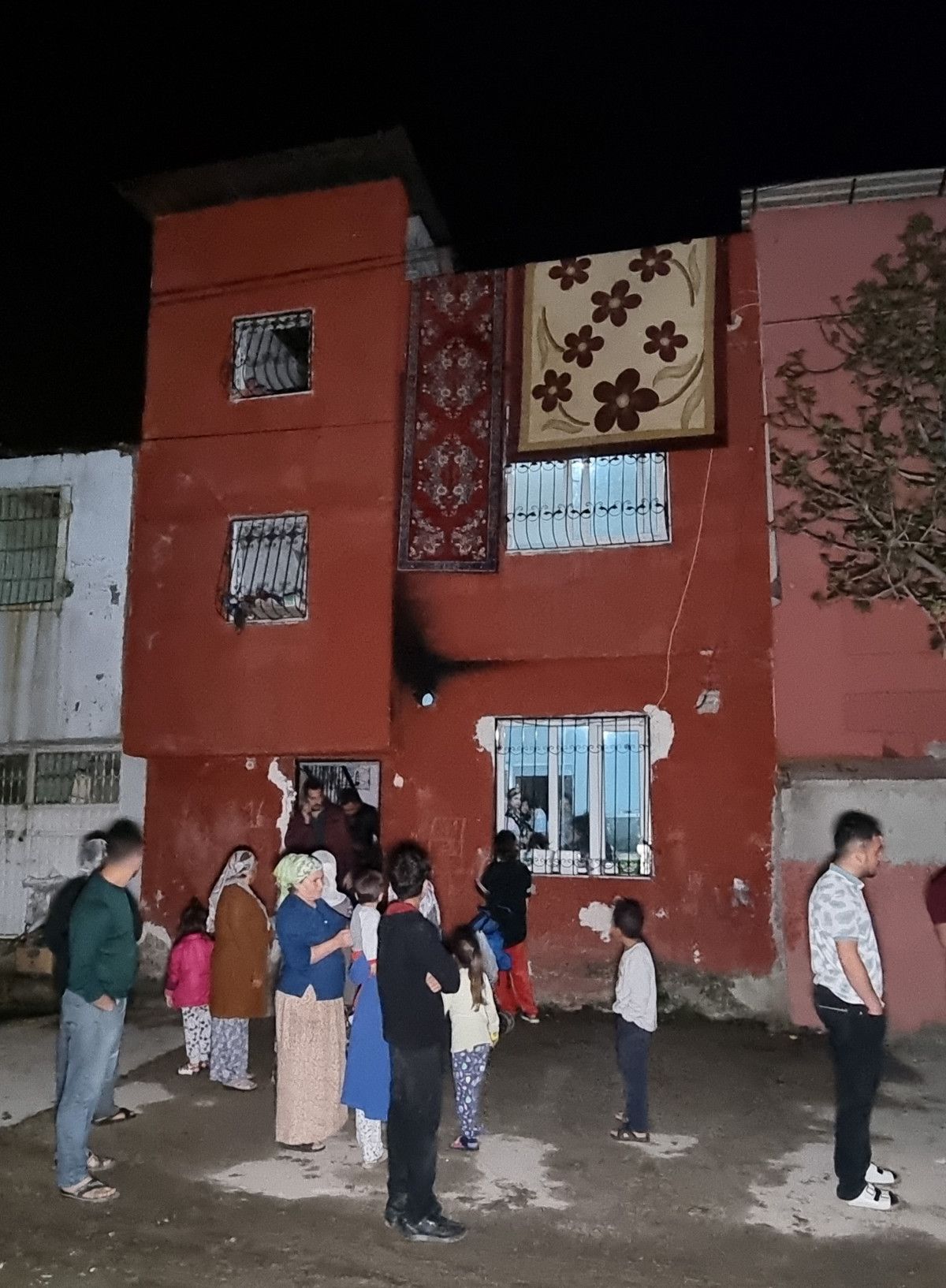 Adana'da cezaevinden izinli çıkan kişi, boşanma aşamasındaki eşini öldürdü