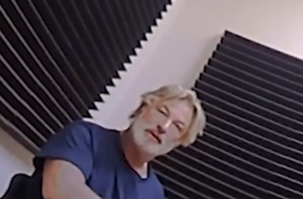 Alec Baldwin’in silahı ateşlediği sahnenin görüntüleri