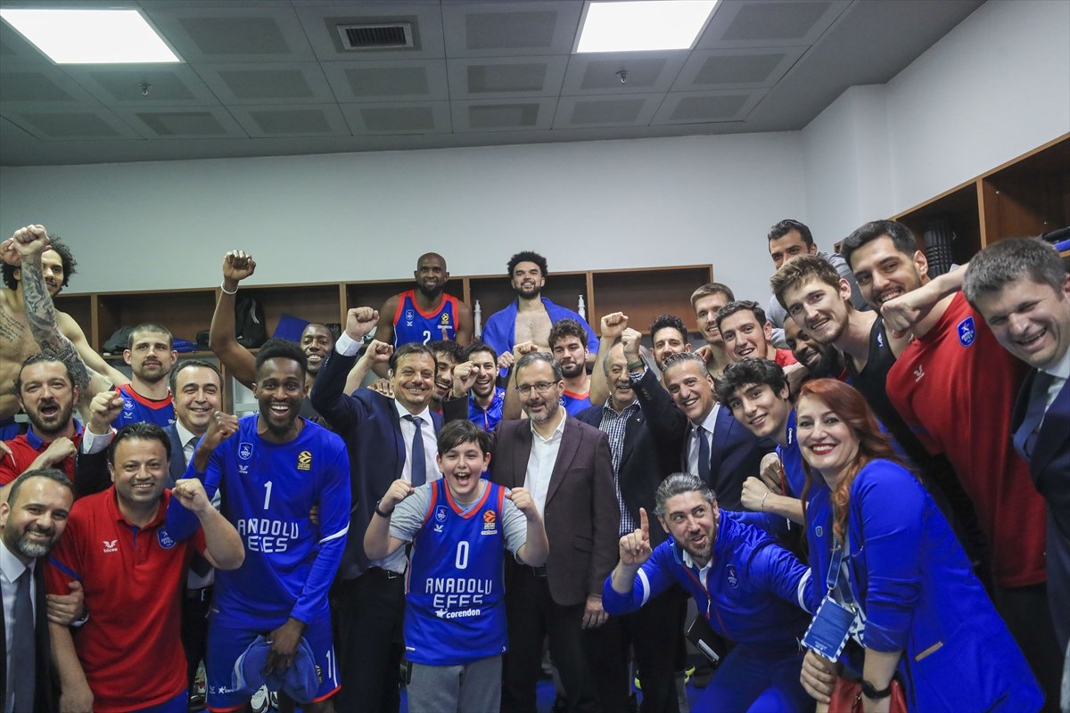 Anadolu Efes EuroLeague'de beşinci kez Dörtlü Final'de